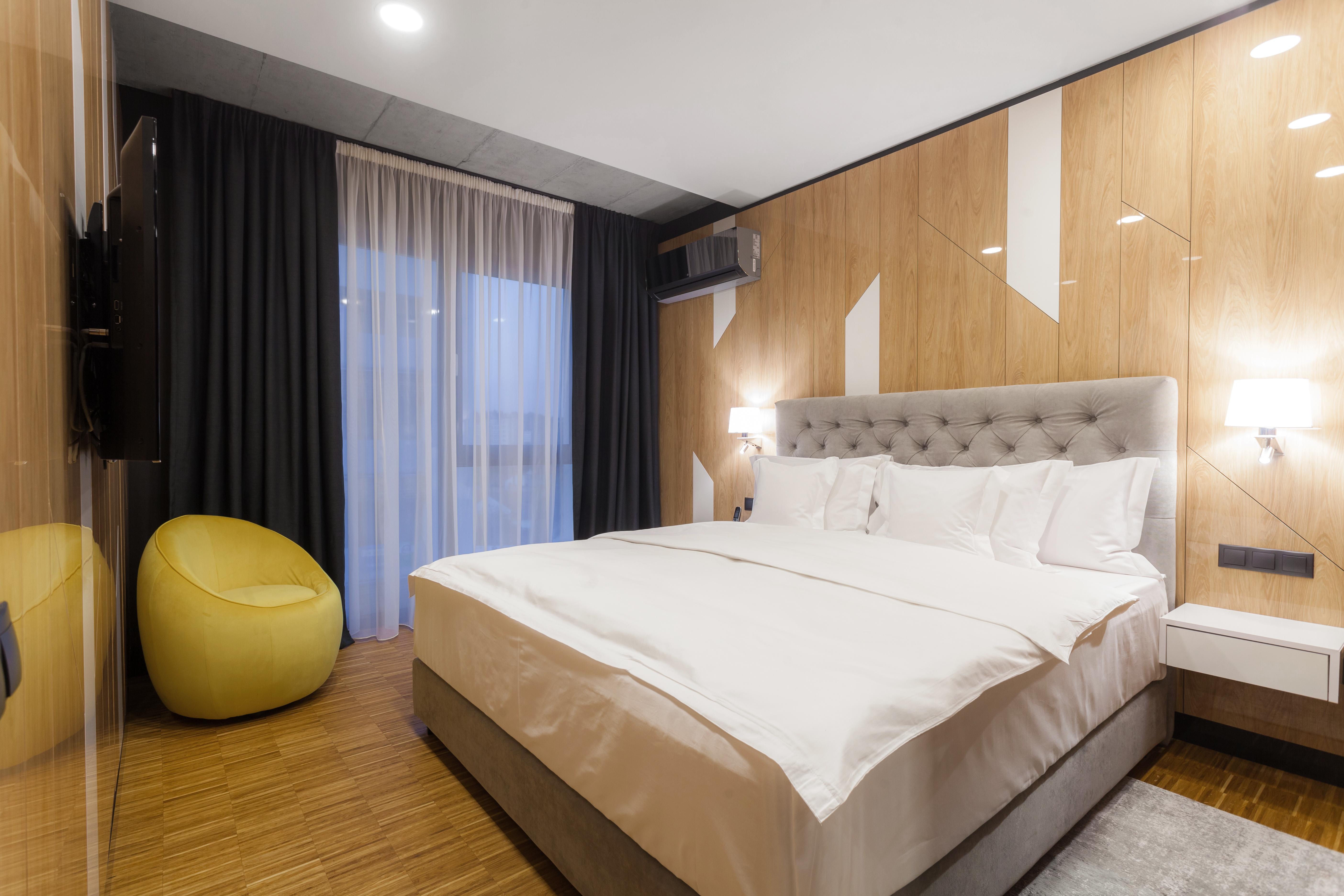 Hotel Platinia Cluj-Napoca Ngoại thất bức ảnh A bedroom in a hotel