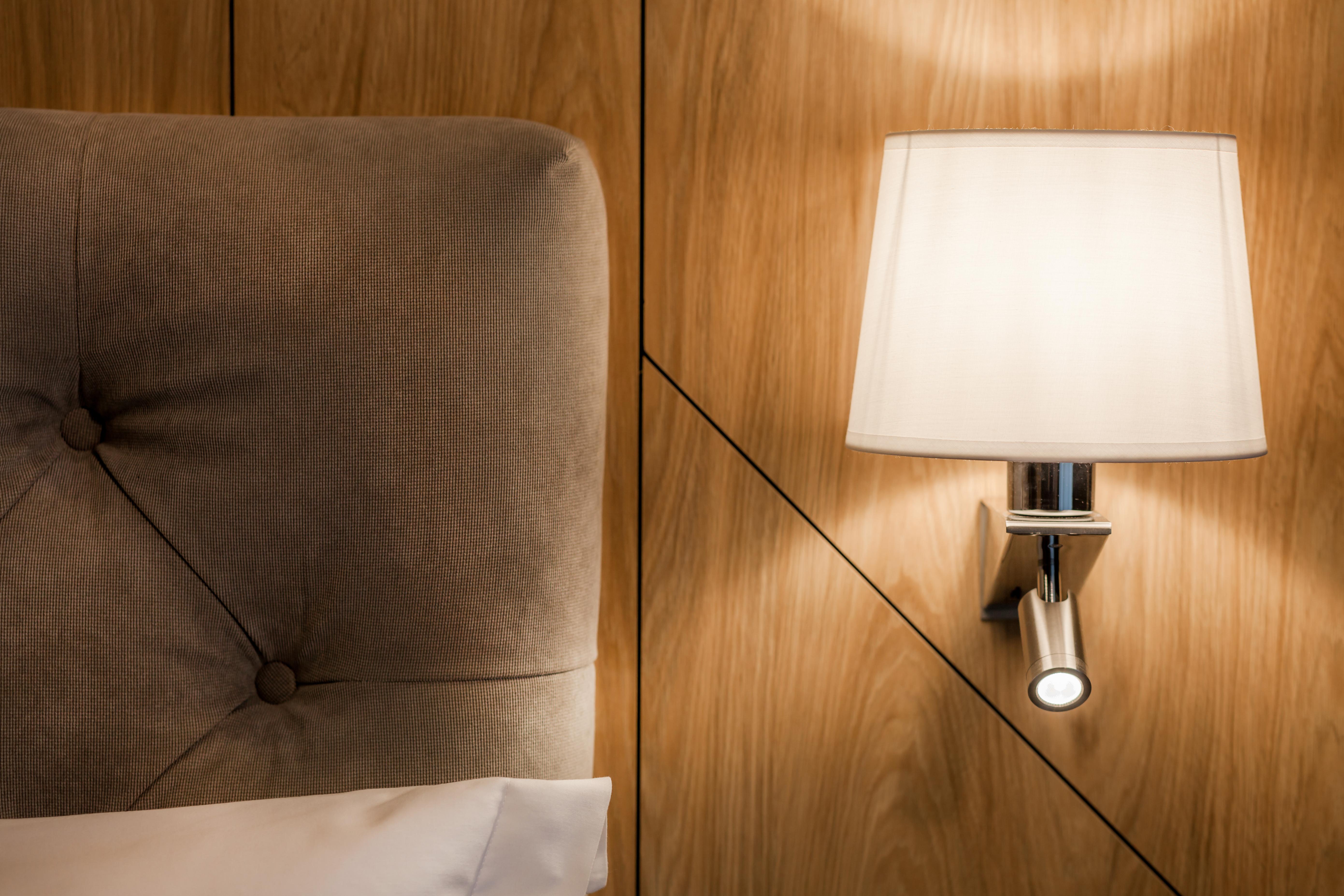 Hotel Platinia Cluj-Napoca Ngoại thất bức ảnh A wall light