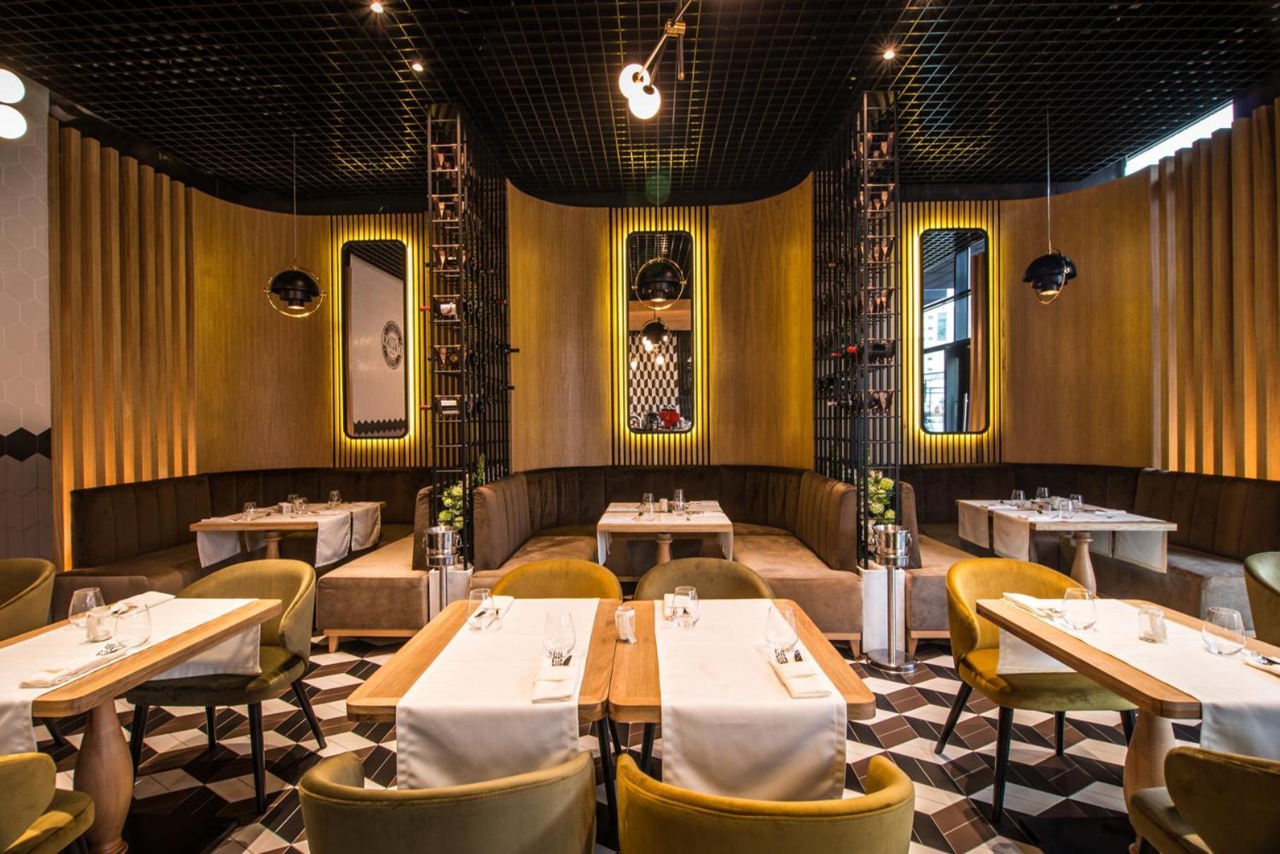 Hotel Platinia Cluj-Napoca Ngoại thất bức ảnh Restaurant interior