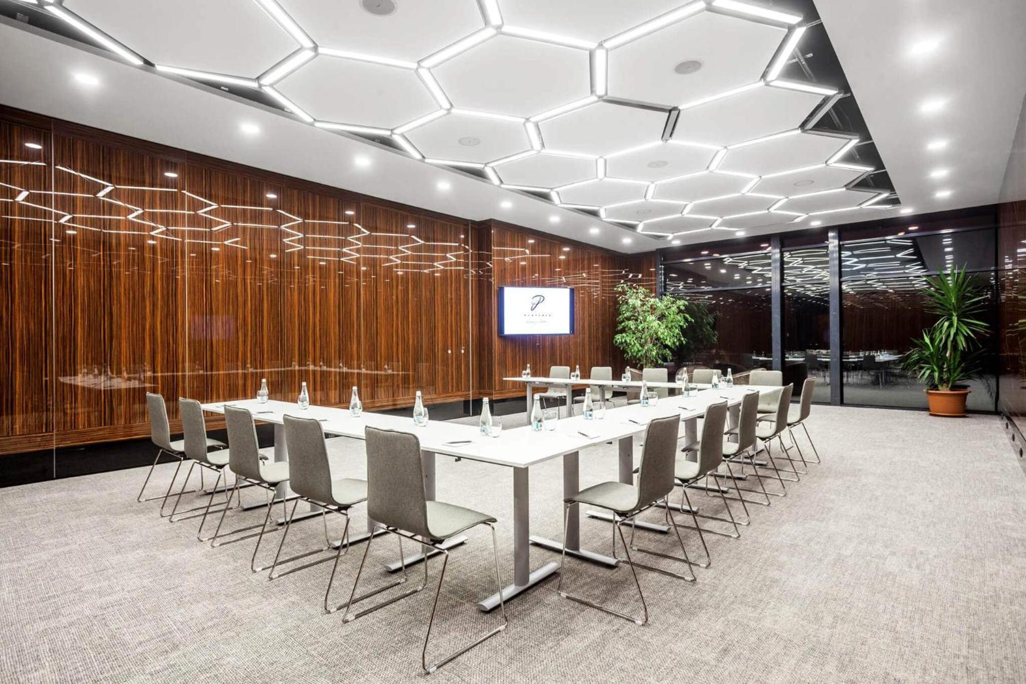 Hotel Platinia Cluj-Napoca Ngoại thất bức ảnh Meeting room