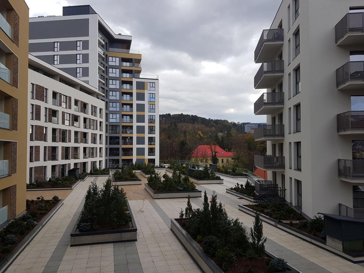Hotel Platinia Cluj-Napoca Ngoại thất bức ảnh Residential buildings in the village