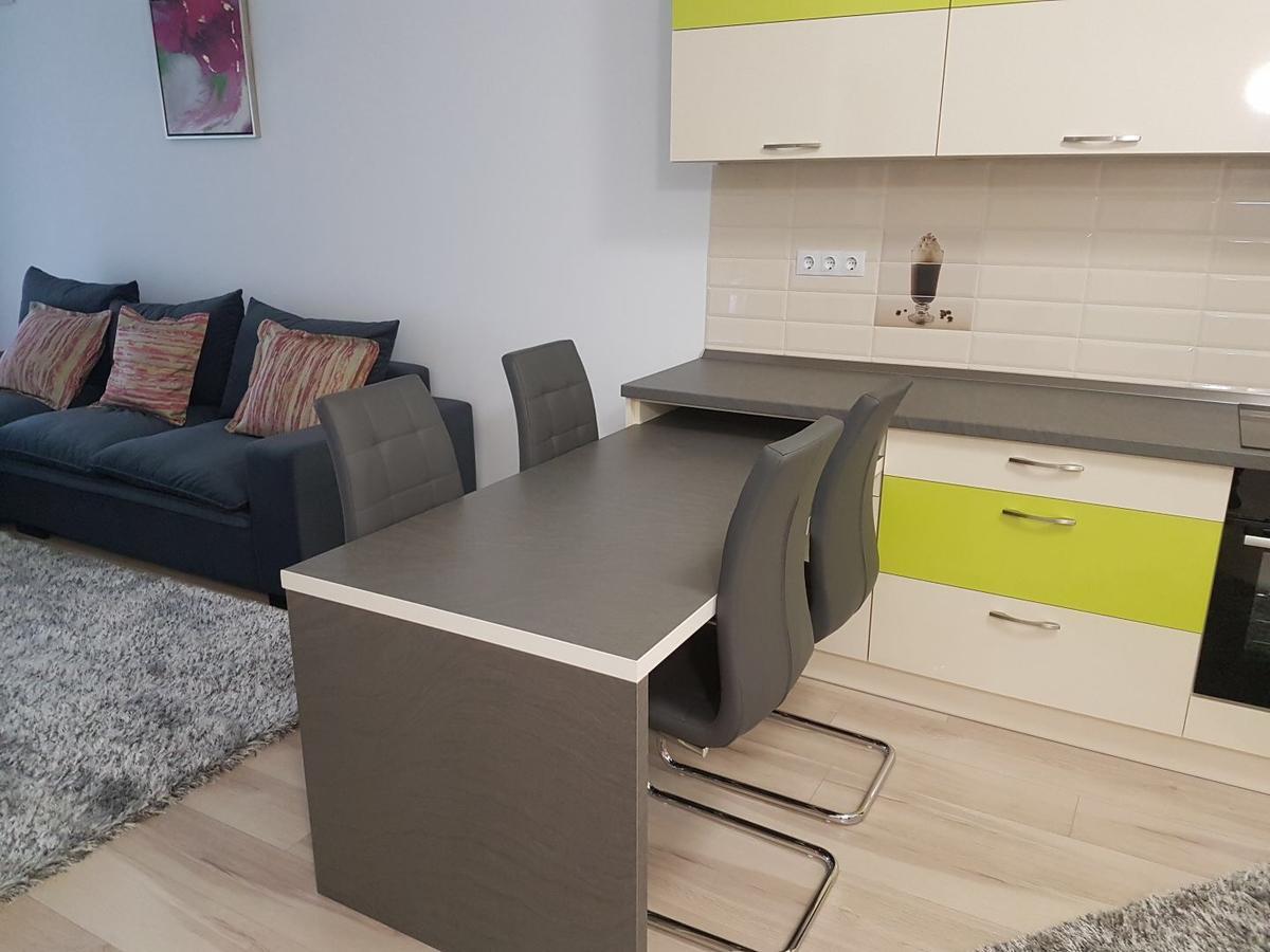 Hotel Platinia Cluj-Napoca Ngoại thất bức ảnh A modern kitchen