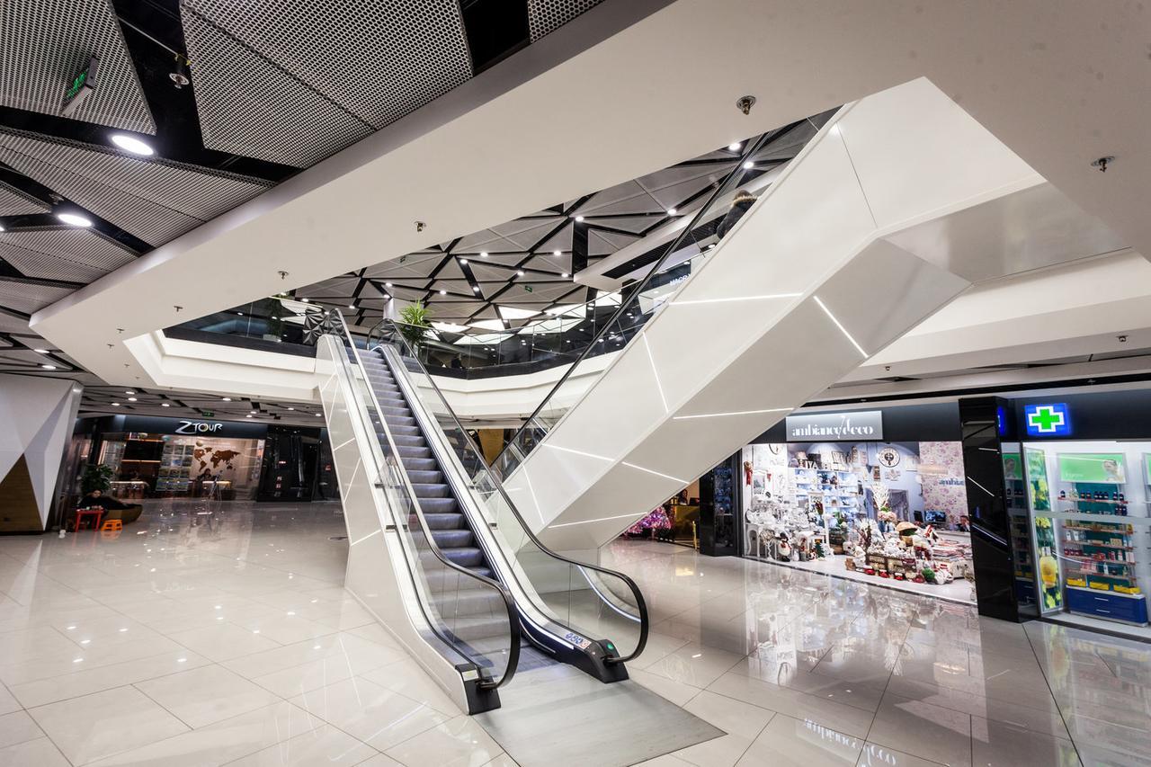 Hotel Platinia Cluj-Napoca Ngoại thất bức ảnh The interior of the mall